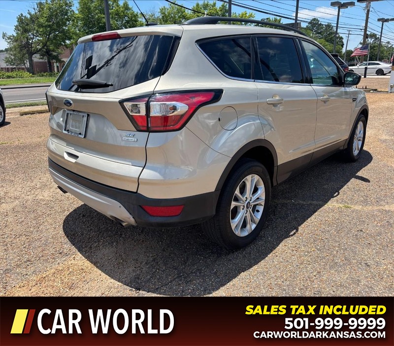Ford Escape Vehicle Full-screen Gallery Image 3