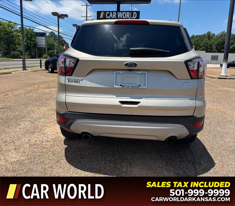 Ford Escape Vehicle Full-screen Gallery Image 4