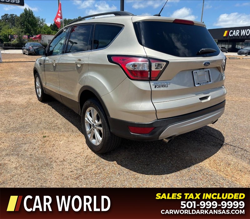 Ford Escape Vehicle Full-screen Gallery Image 7