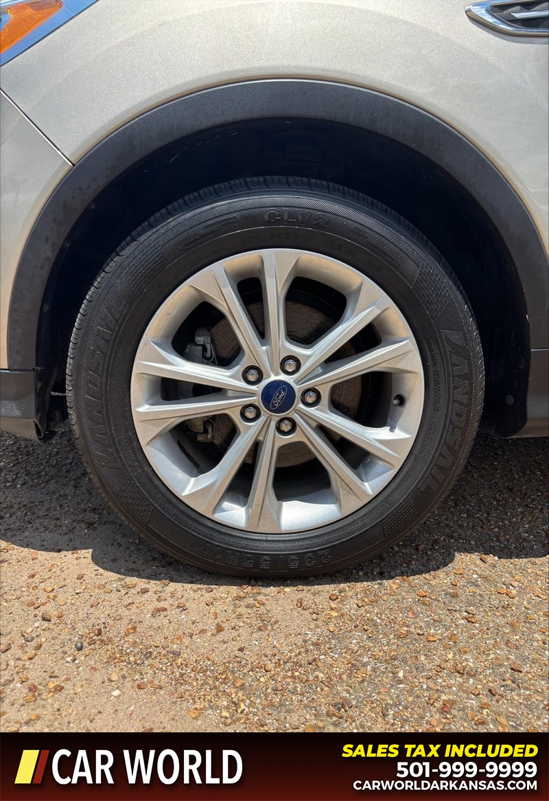 Ford Escape Vehicle Full-screen Gallery Image 11