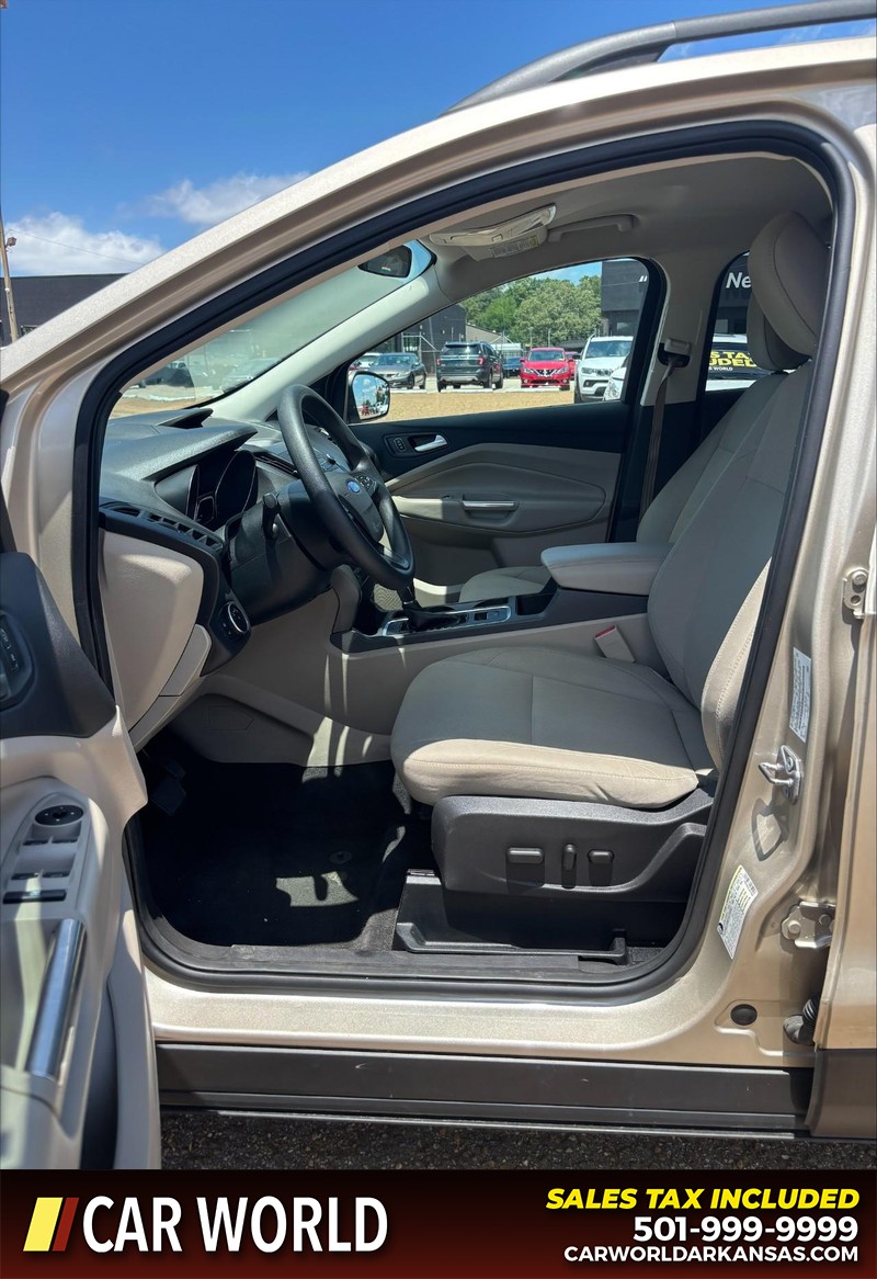 Ford Escape Vehicle Full-screen Gallery Image 13