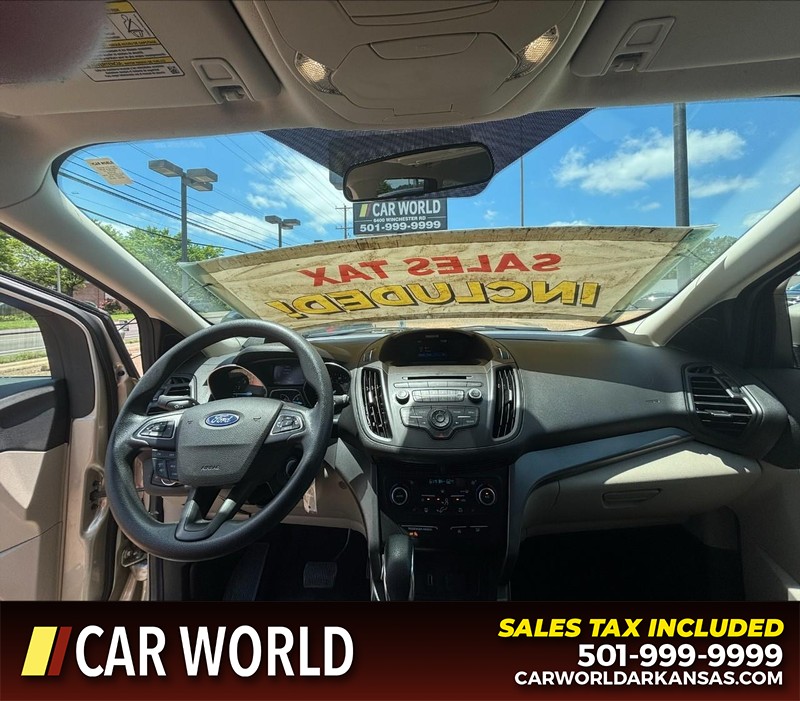 Ford Escape Vehicle Full-screen Gallery Image 16