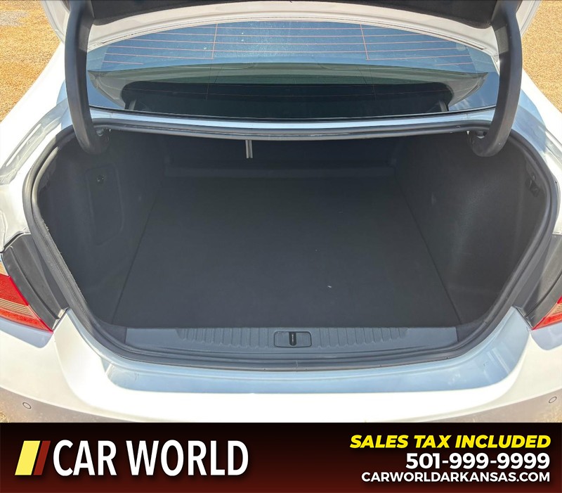 Buick Verano Vehicle Full-screen Gallery Image 6