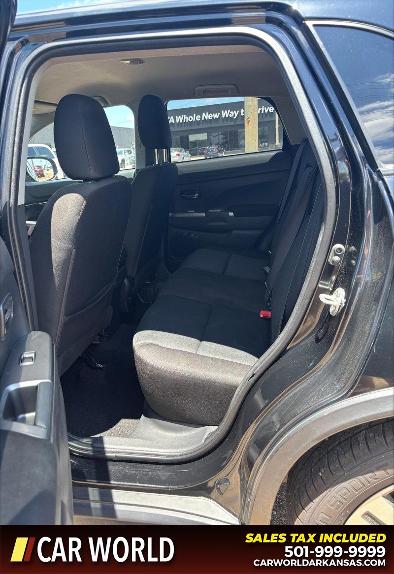 Mitsubishi Outlander Sport Vehicle Full-screen Gallery Image 15