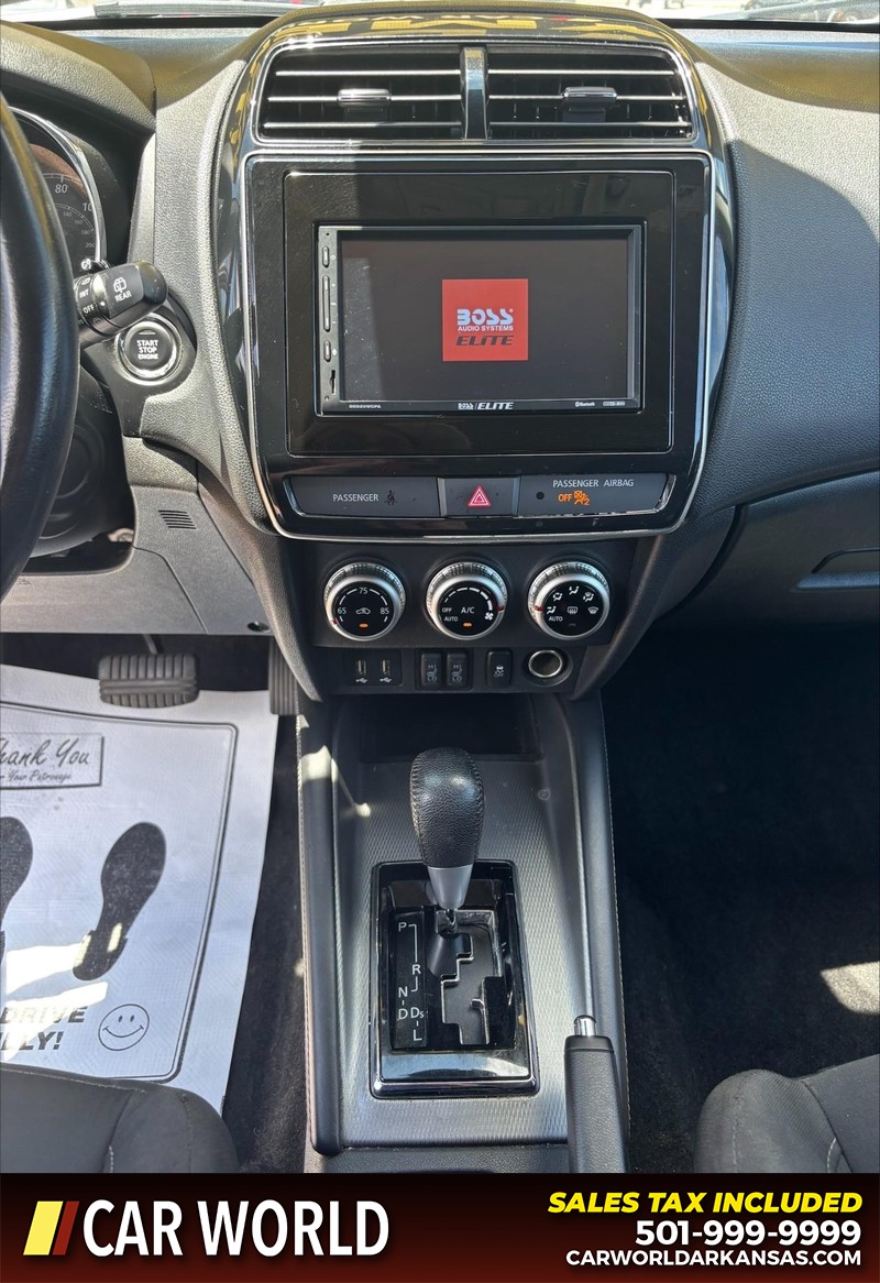 Mitsubishi Outlander Sport Vehicle Full-screen Gallery Image 17