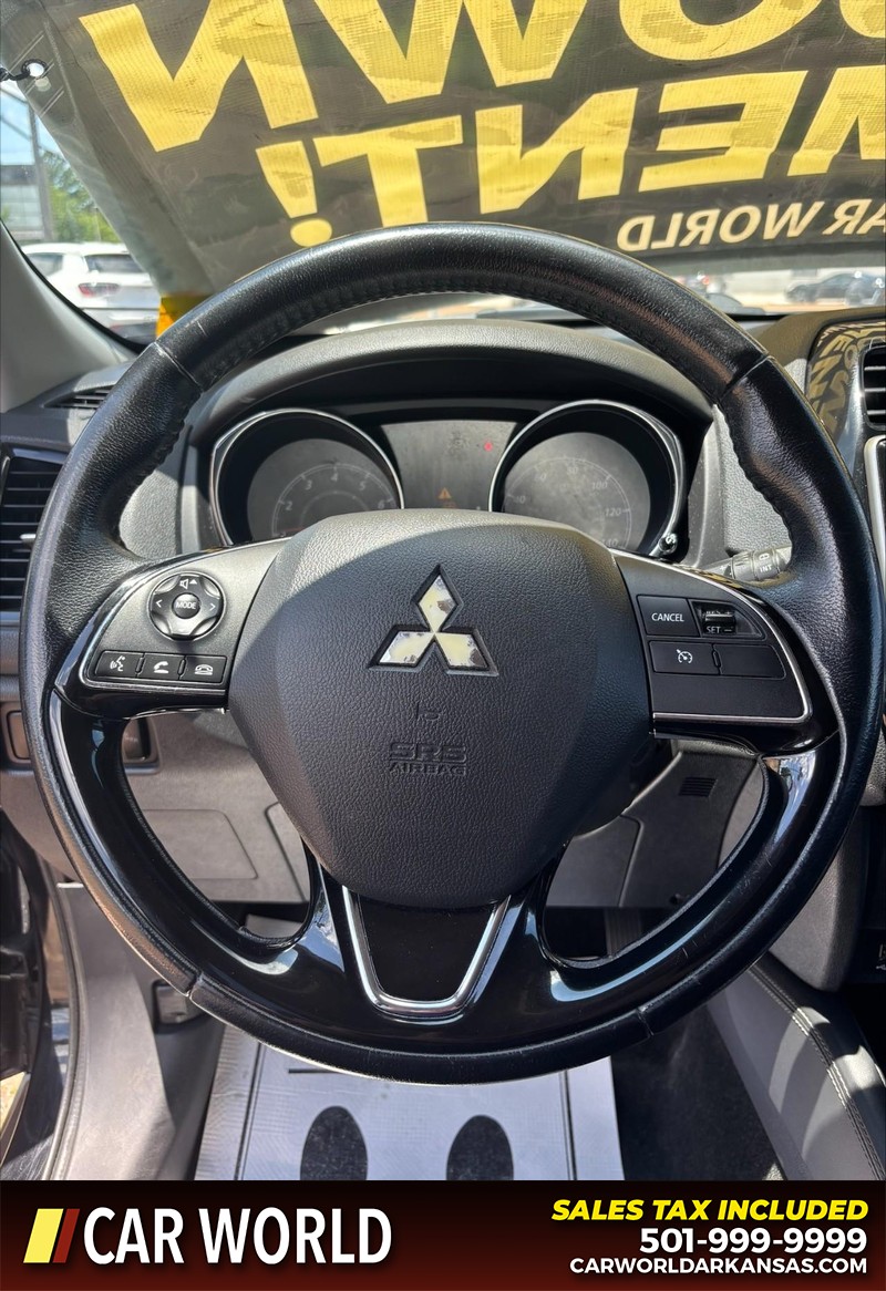 Mitsubishi Outlander Sport Vehicle Full-screen Gallery Image 19