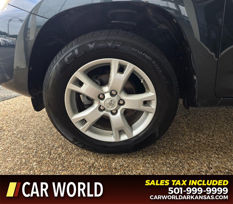 Toyota RAV4 Vehicle Full-screen Gallery Image 6