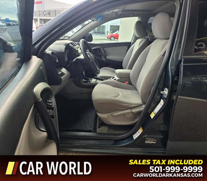 Toyota RAV4 Vehicle Full-screen Gallery Image 8