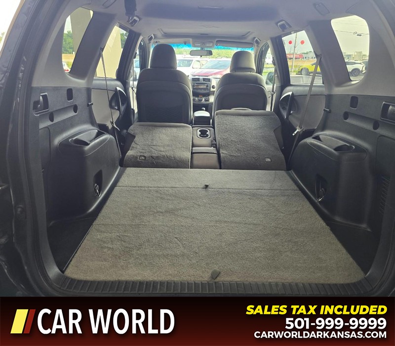 Toyota RAV4 Vehicle Full-screen Gallery Image 14