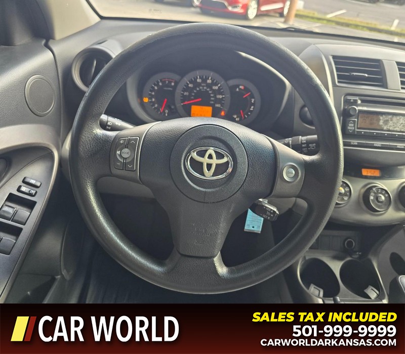 Toyota RAV4 Vehicle Full-screen Gallery Image 15