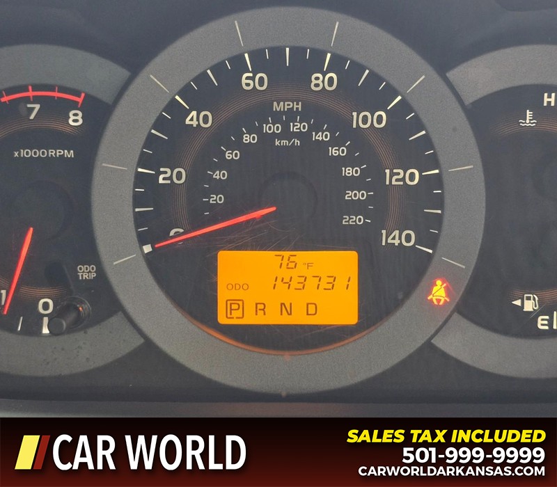 Toyota RAV4 Vehicle Full-screen Gallery Image 16