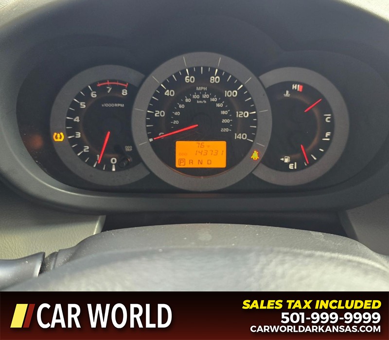 Toyota RAV4 Vehicle Full-screen Gallery Image 17