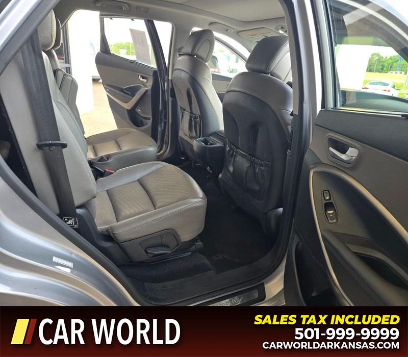 Hyundai Santa Fe Vehicle Full-screen Gallery Image 13