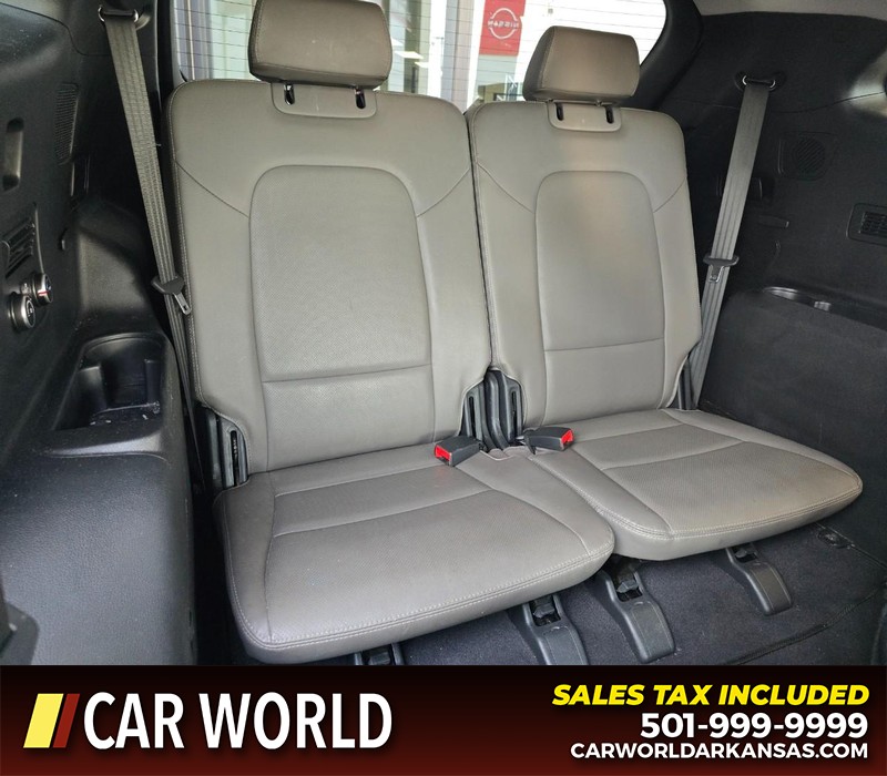 Hyundai Santa Fe Vehicle Full-screen Gallery Image 14