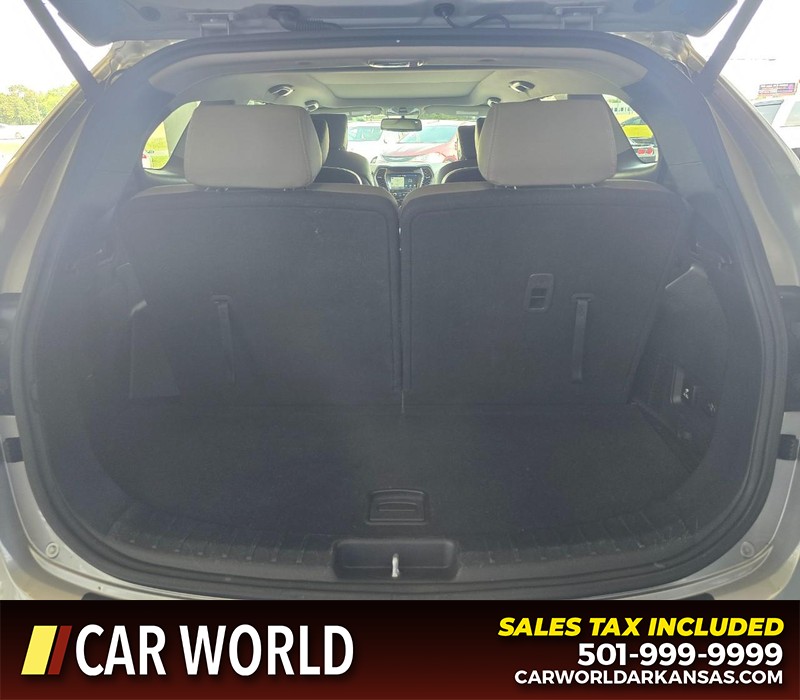 Hyundai Santa Fe Vehicle Full-screen Gallery Image 15
