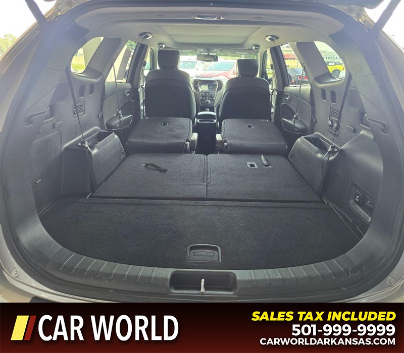 Hyundai Santa Fe Vehicle Full-screen Gallery Image 17