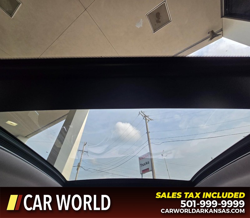 Hyundai Santa Fe Vehicle Full-screen Gallery Image 22