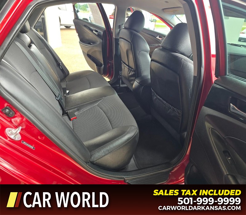 Hyundai Sonata Vehicle Full-screen Gallery Image 12
