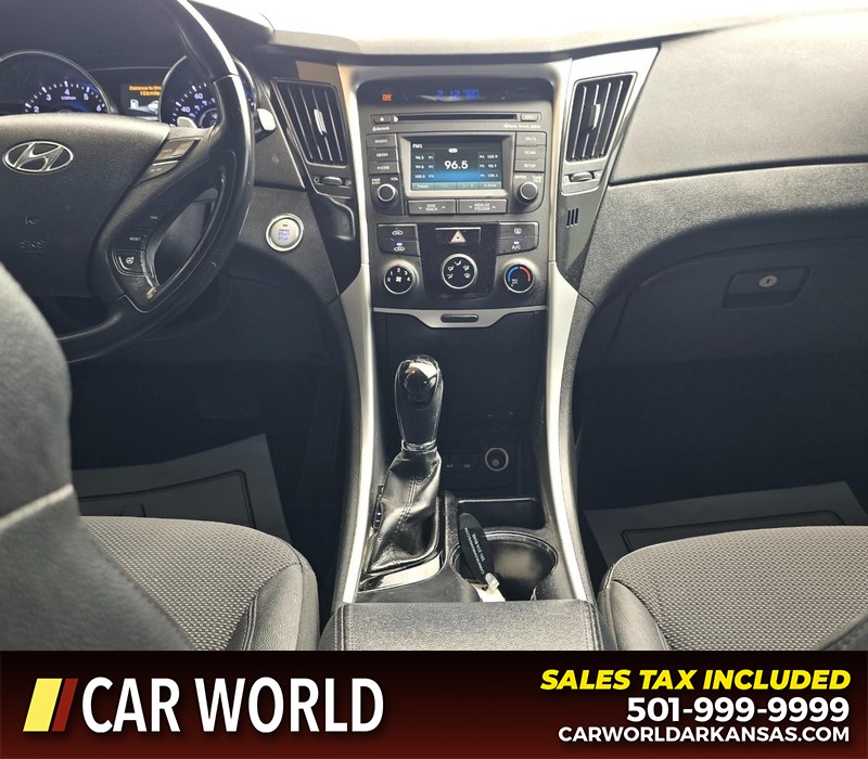 Hyundai Sonata Vehicle Full-screen Gallery Image 18