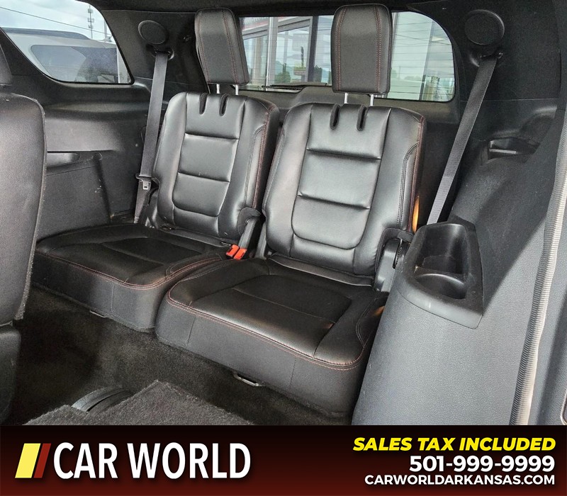 Ford Explorer Vehicle Full-screen Gallery Image 12