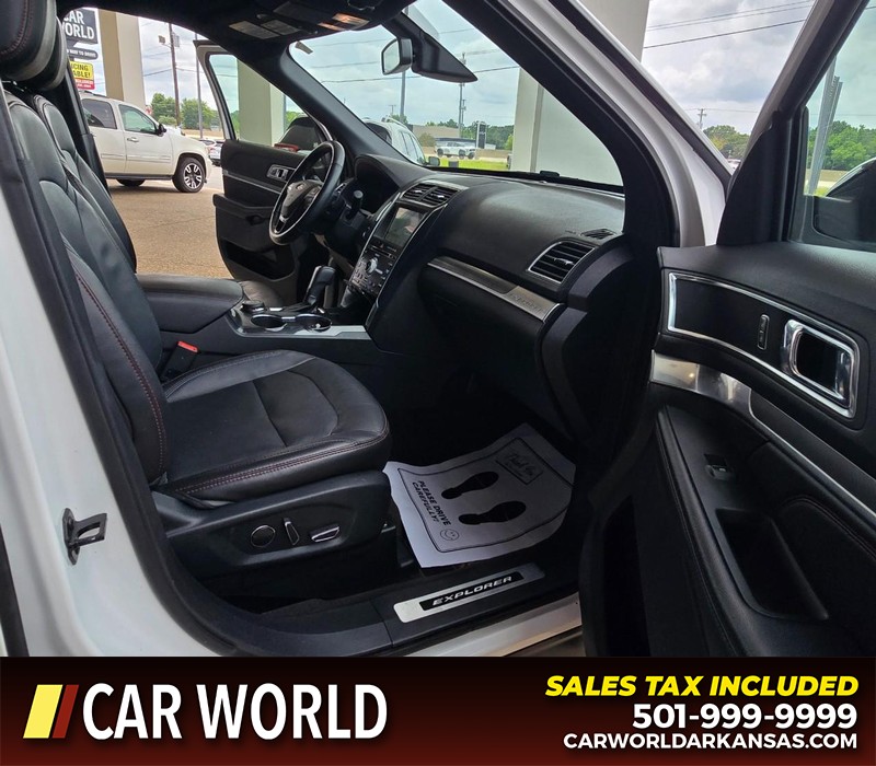Ford Explorer Vehicle Full-screen Gallery Image 13