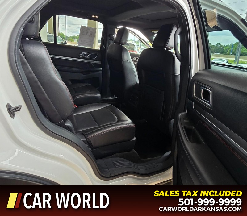 Ford Explorer Vehicle Full-screen Gallery Image 14