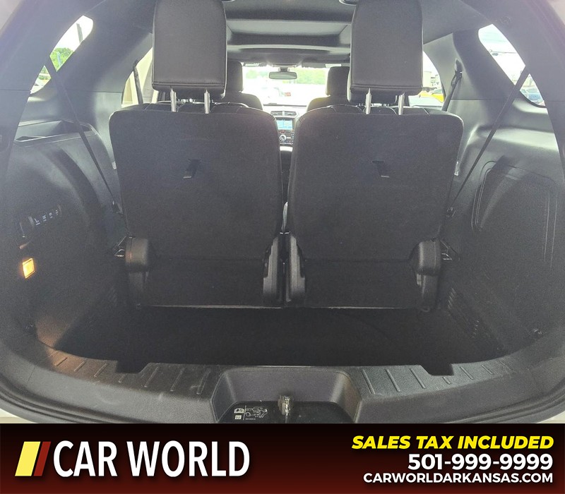 Ford Explorer Vehicle Full-screen Gallery Image 17