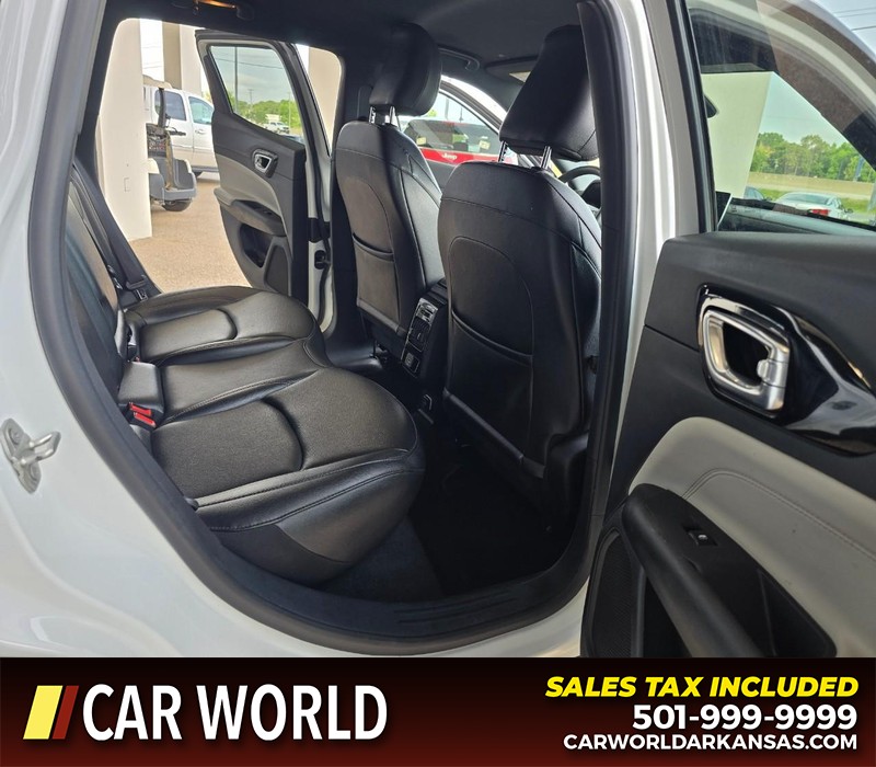 Jeep Compass Vehicle Full-screen Gallery Image 12