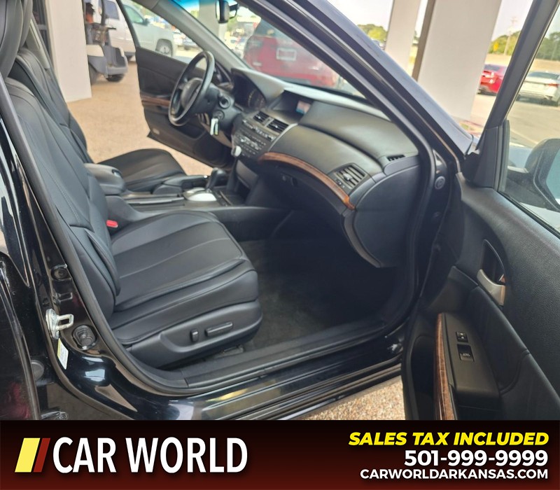 Honda Accord Sedan Vehicle Full-screen Gallery Image 11