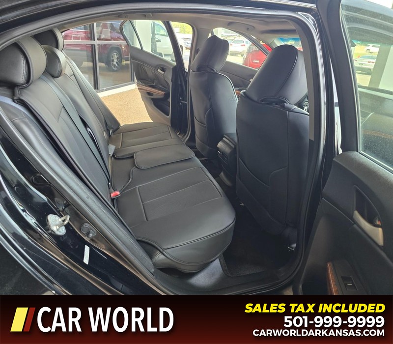 Honda Accord Sedan Vehicle Full-screen Gallery Image 12