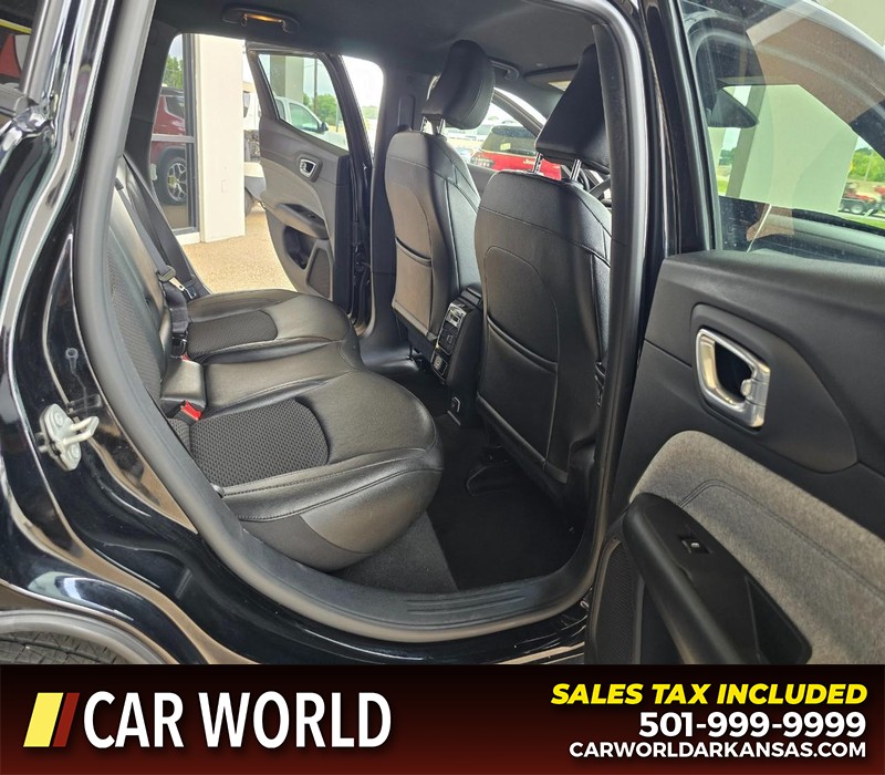 Jeep Compass Vehicle Full-screen Gallery Image 12