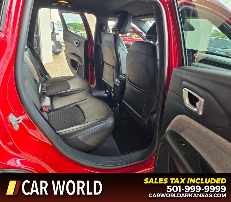 Jeep Compass Vehicle Full-screen Gallery Image 12