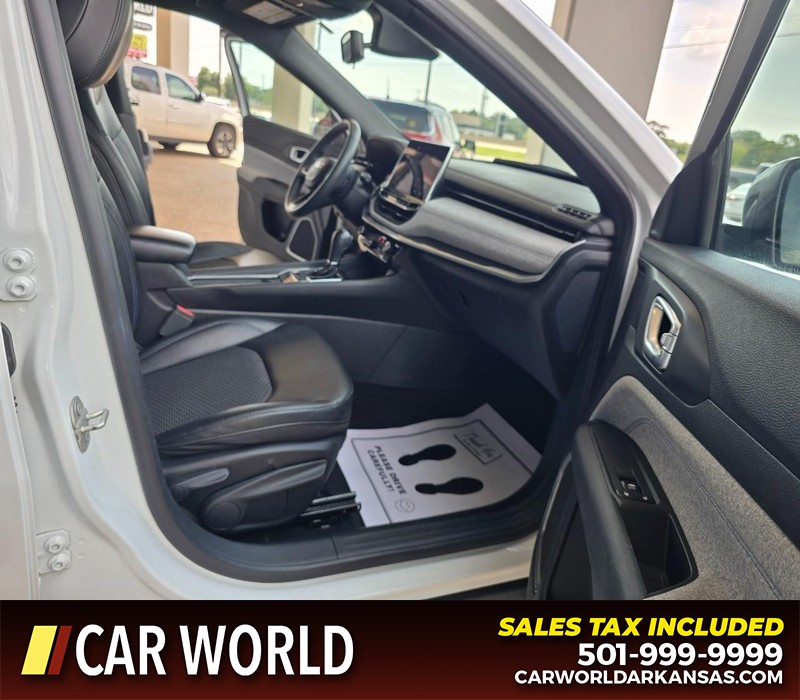 Jeep Compass Vehicle Full-screen Gallery Image 11