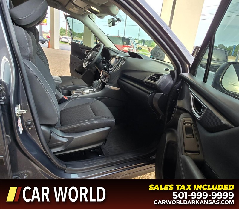 Subaru Forester Vehicle Full-screen Gallery Image 11
