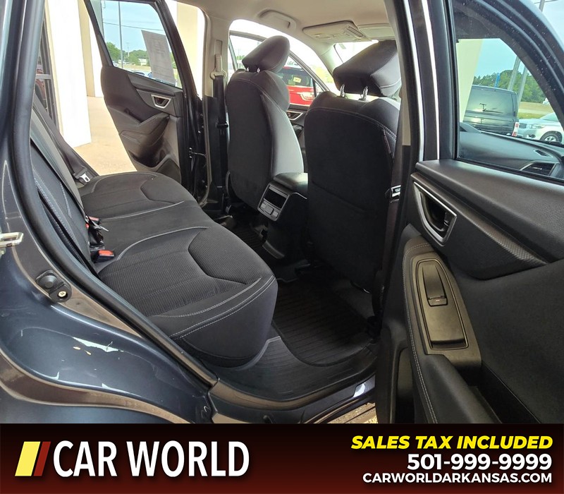 Subaru Forester Vehicle Full-screen Gallery Image 12
