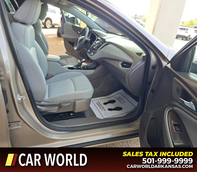 Chevrolet Malibu Vehicle Full-screen Gallery Image 11