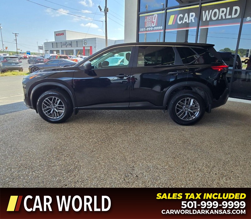 Nissan Rogue Vehicle Full-screen Gallery Image 4