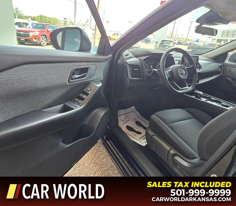 Nissan Rogue Vehicle Full-screen Gallery Image 7