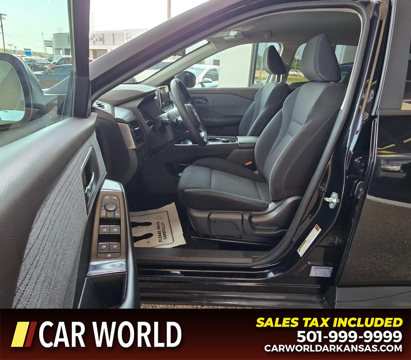 Nissan Rogue Vehicle Full-screen Gallery Image 8