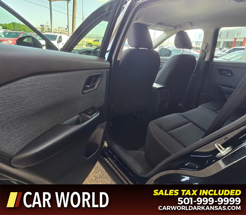 Nissan Rogue Vehicle Full-screen Gallery Image 9