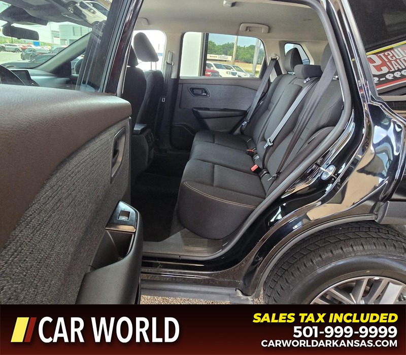 Nissan Rogue Vehicle Full-screen Gallery Image 10