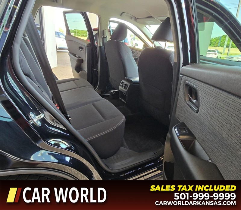 Nissan Rogue Vehicle Full-screen Gallery Image 12