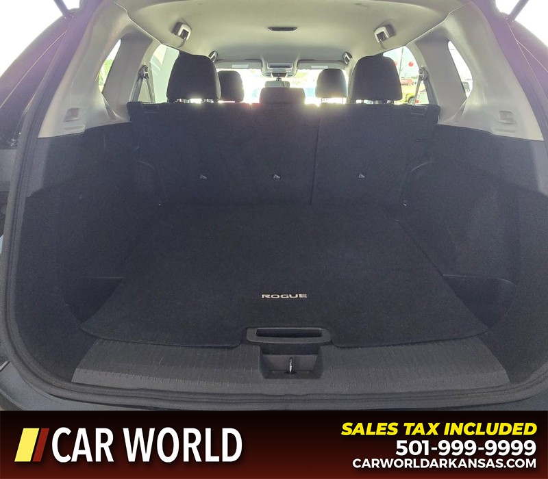 Nissan Rogue Vehicle Full-screen Gallery Image 13
