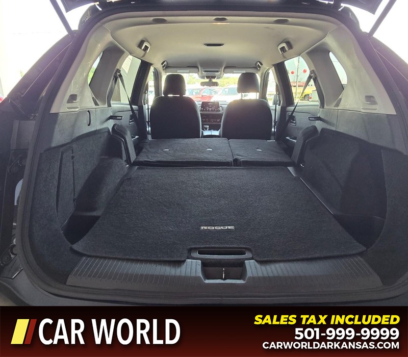 Nissan Rogue Vehicle Full-screen Gallery Image 14