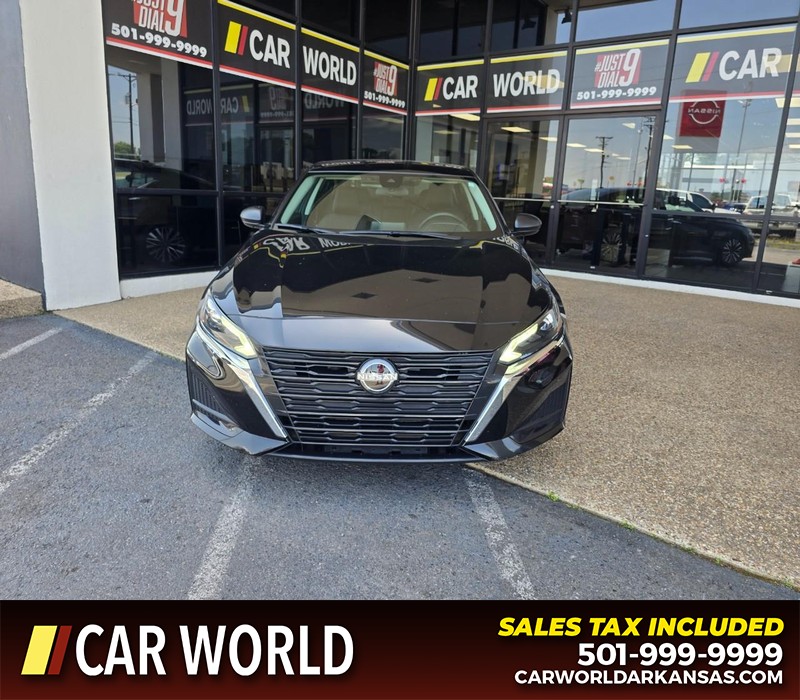 Nissan Altima Vehicle Full-screen Gallery Image 2