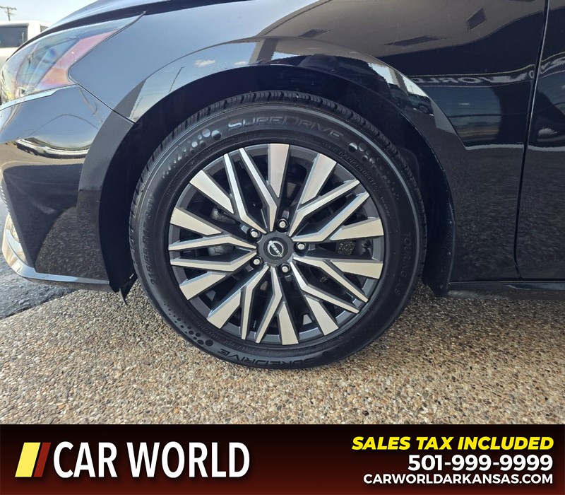 Nissan Altima Vehicle Full-screen Gallery Image 6