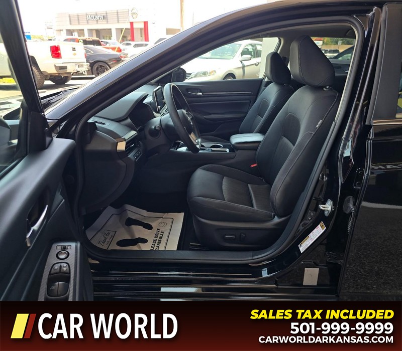 Nissan Altima Vehicle Full-screen Gallery Image 8