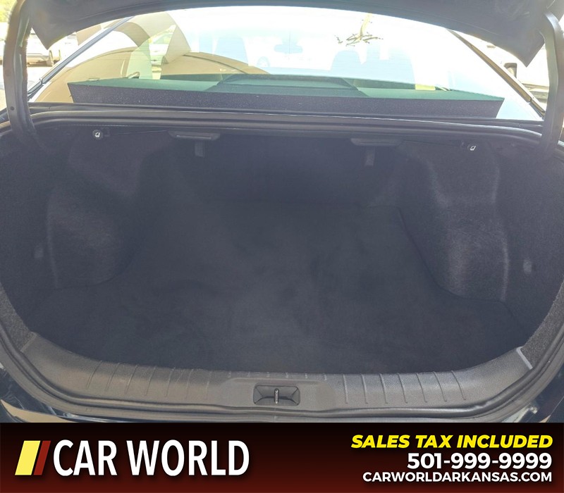 Nissan Altima Vehicle Full-screen Gallery Image 13