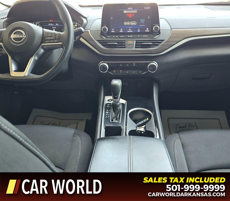 Nissan Altima Vehicle Full-screen Gallery Image 18