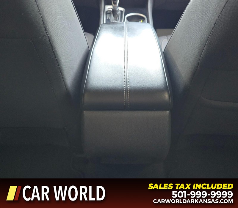 Nissan Altima Vehicle Full-screen Gallery Image 19